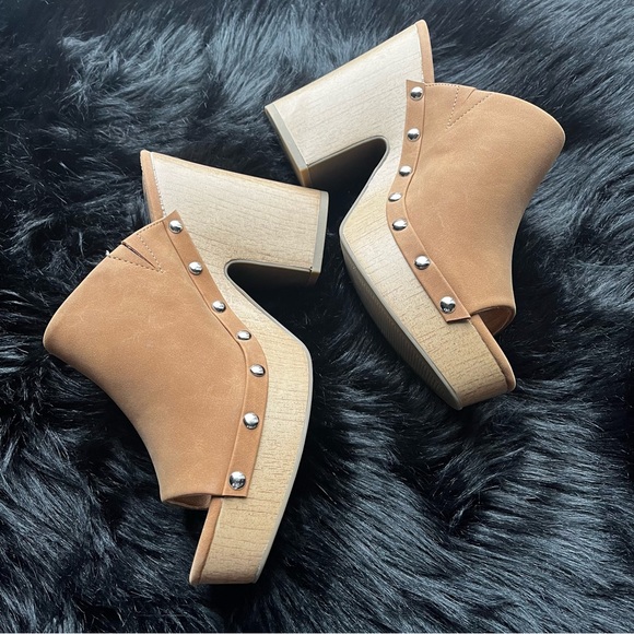 DV by Dolce Vita “Cory” Clogs - Picture 6 of 15